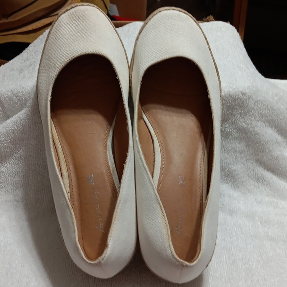 American Eagle Slip-on Cream Canvas Wedge sz. 10 W - Picture 5 of 9